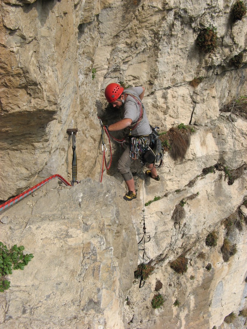 Piccolo Dain - Diedro Maestri - Matteo Bertolotti in arrampicata